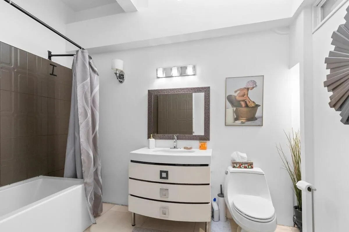 Ferienwohnung Lofty Urban Duplex Two Story Getaway Montréal 0*,