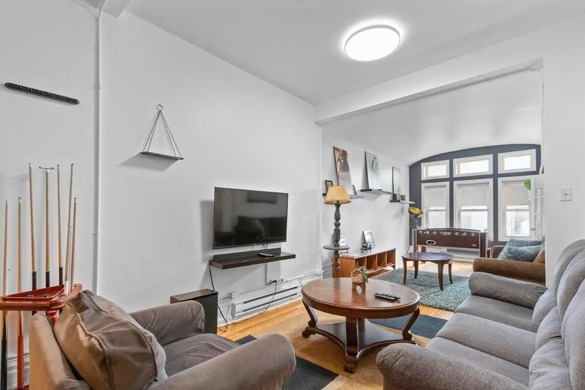 Ferienwohnung Lofty Urban Duplex Two Story Getaway Montréal Apartment