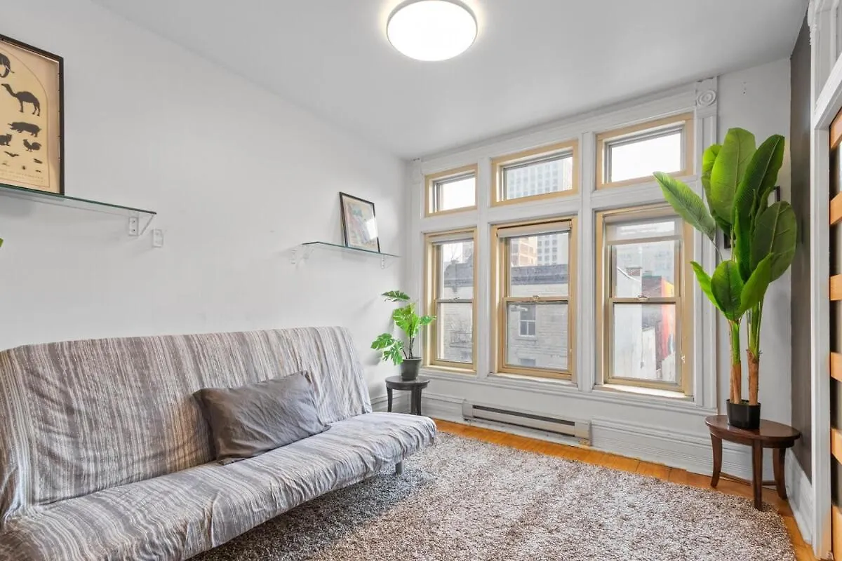 Ferienwohnung Lofty Urban Duplex Two Story Getaway Montréal Apartment